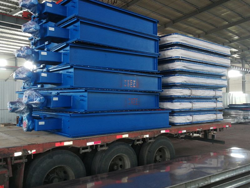 公司擋板門、膨脹節裝車過程中，準備發貨了