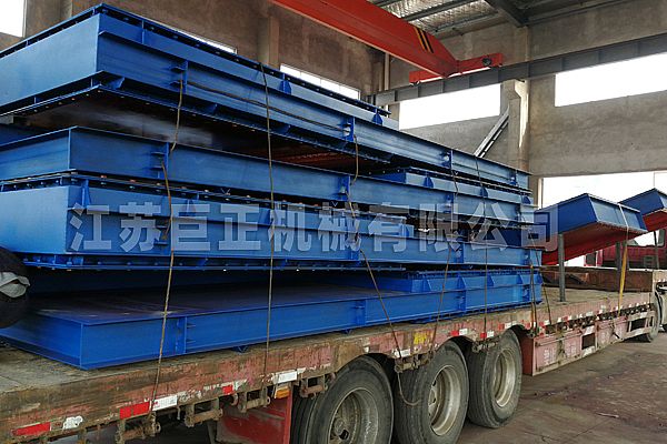 巨正機械公司一批擋板門驗收合格，整裝待發了